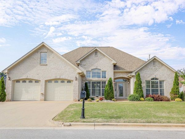 122 Heather Ln, Muscle Shoals, AL 35661