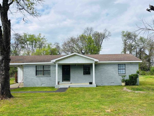 1709 Tennessee St, Sheffield, AL 35660