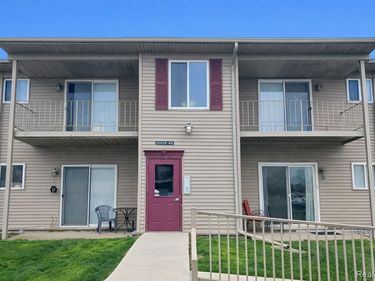 10052 Allen Pointe Drive, Allen Park, MI 48101