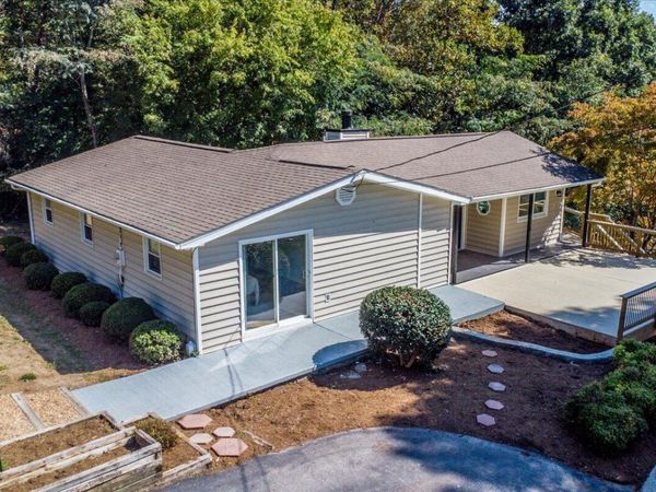 23 Brookside LN, Moneta, VA 24121