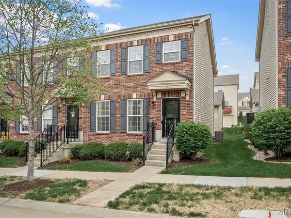 210 Candice Way, St Peters, MO 63376