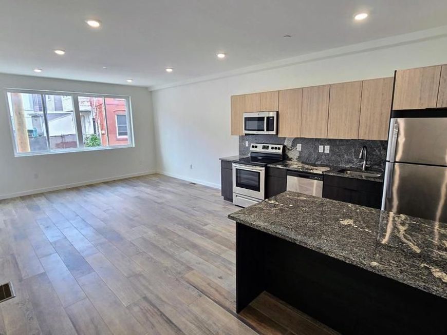 300 Budd Street, Unit C1, Philadelphia, PA 19104 Main Photo