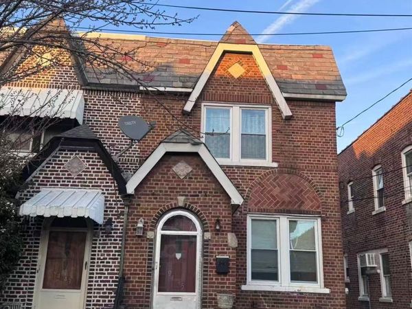 9445 239th Street , Floral Park, NY 11001