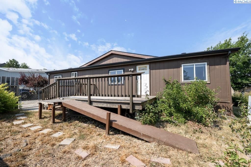 260 NW Golden Hills Dr