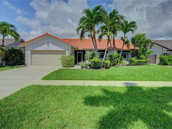 7743 W Country Club Boulevard, Boca Raton, FL 33487