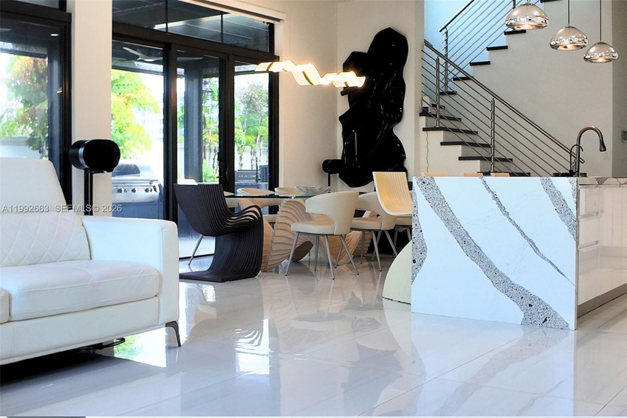 8002 NW 43rd St, Doral, FL 33166 Photo