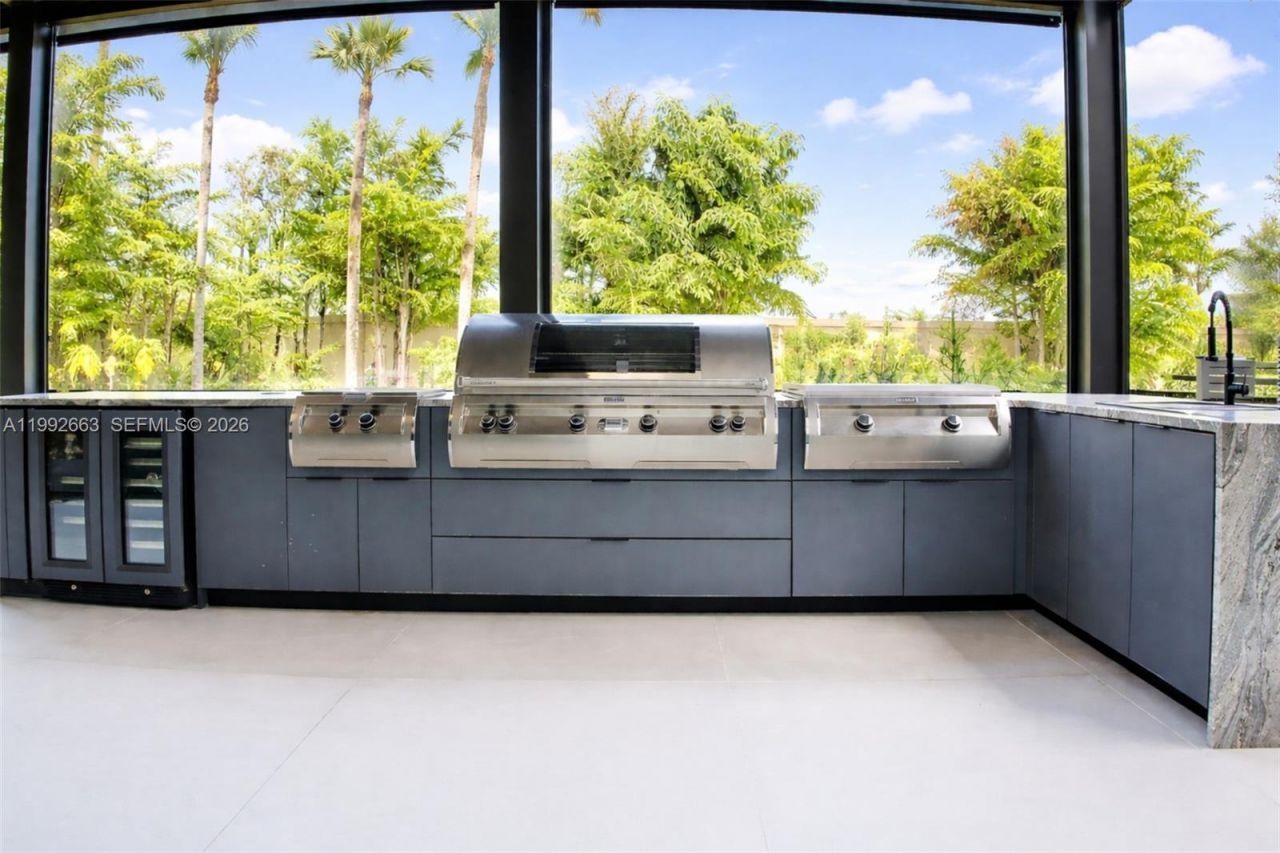 8002 NW 43rd St, Doral, FL 33166 Photo