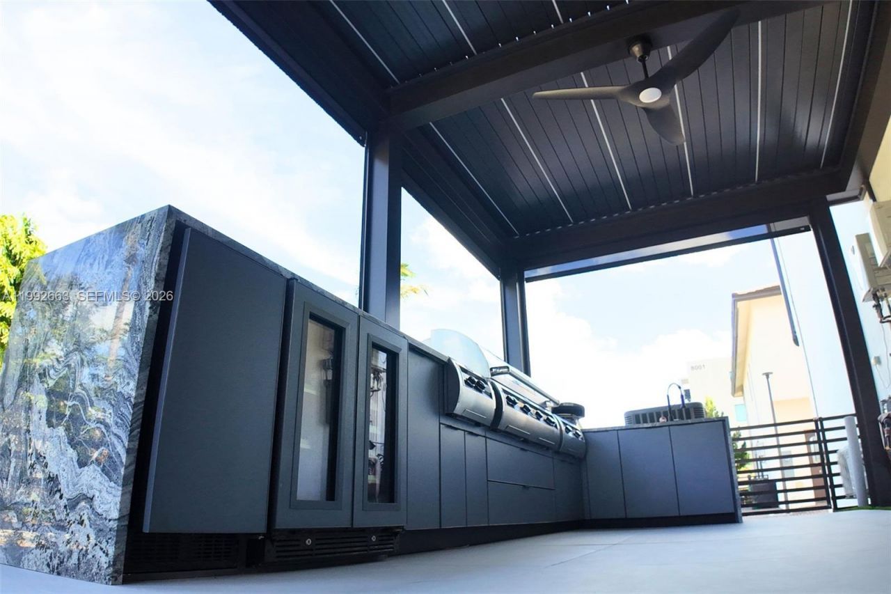 8002 NW 43rd St, Doral, FL 33166 Photo