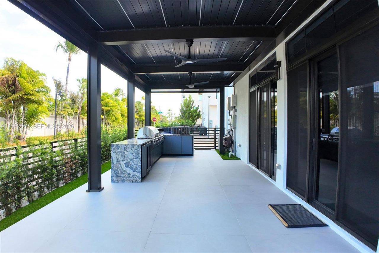 8002 NW 43rd St, Doral, FL 33166 Photo