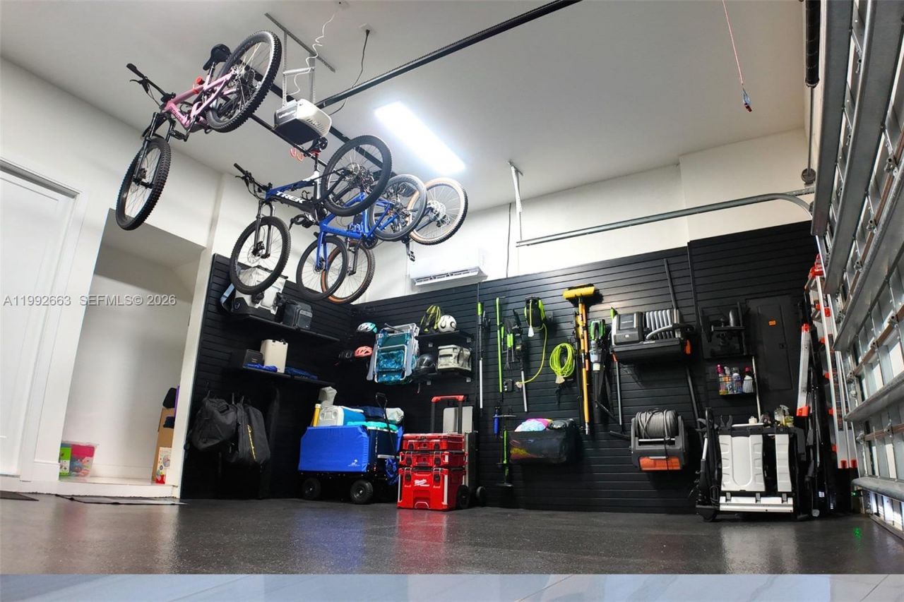 8002 NW 43rd St, Doral, FL 33166 Photo