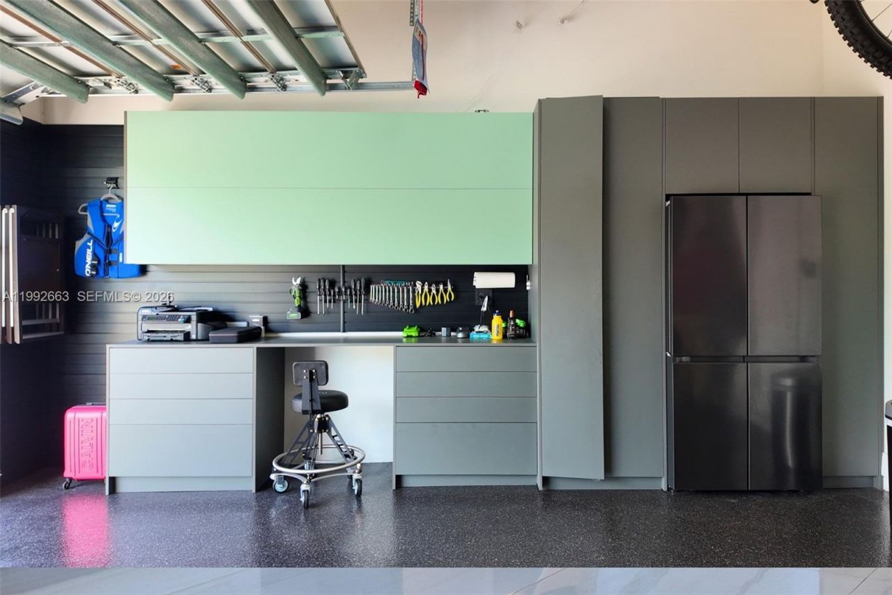 8002 NW 43rd St, Doral, FL 33166 Photo