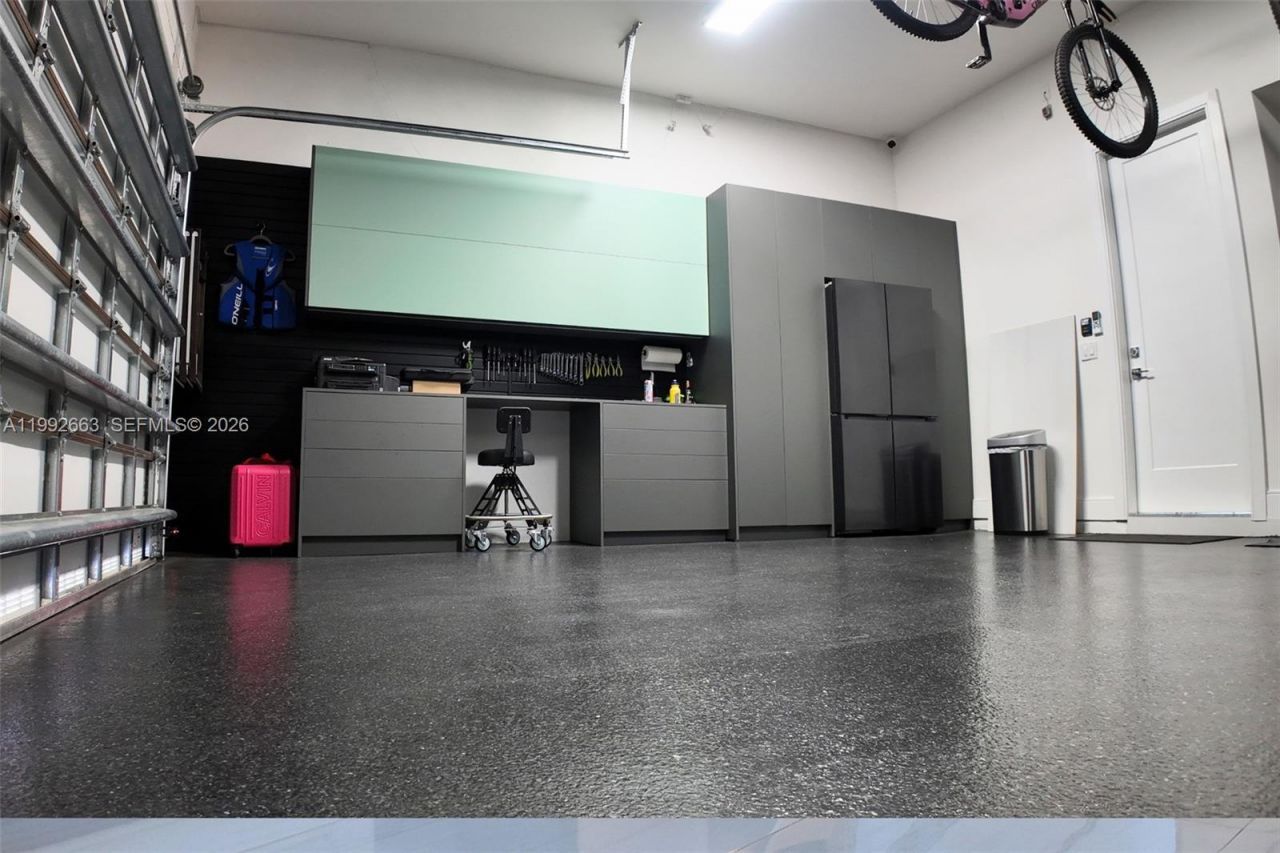 8002 NW 43rd St, Doral, FL 33166 Photo