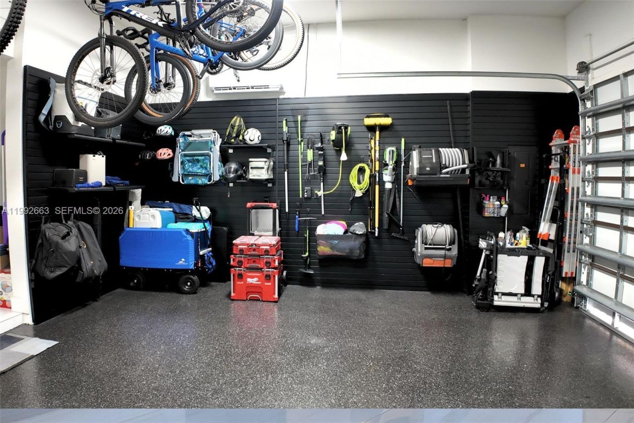 8002 NW 43rd St, Doral, FL 33166 Photo