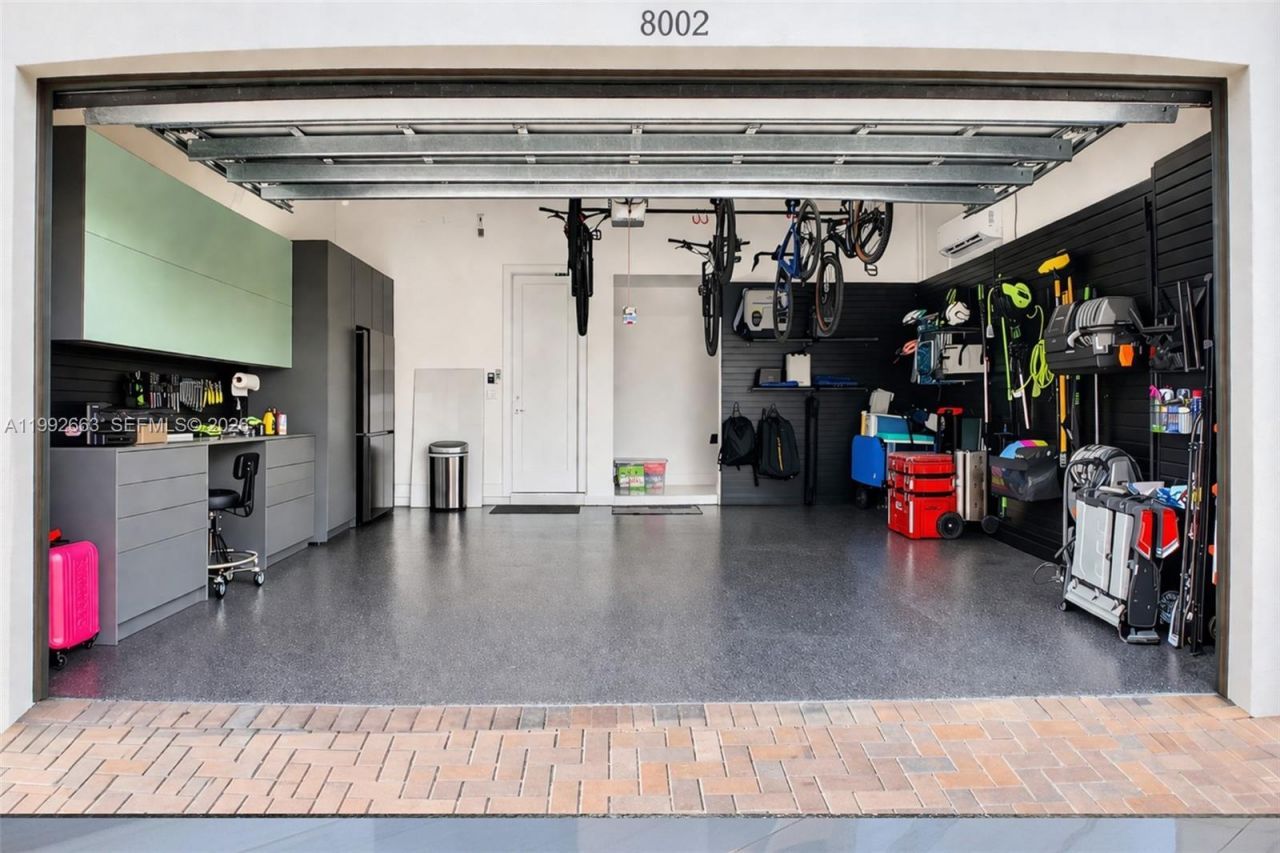 8002 NW 43rd St, Doral, FL 33166 Photo