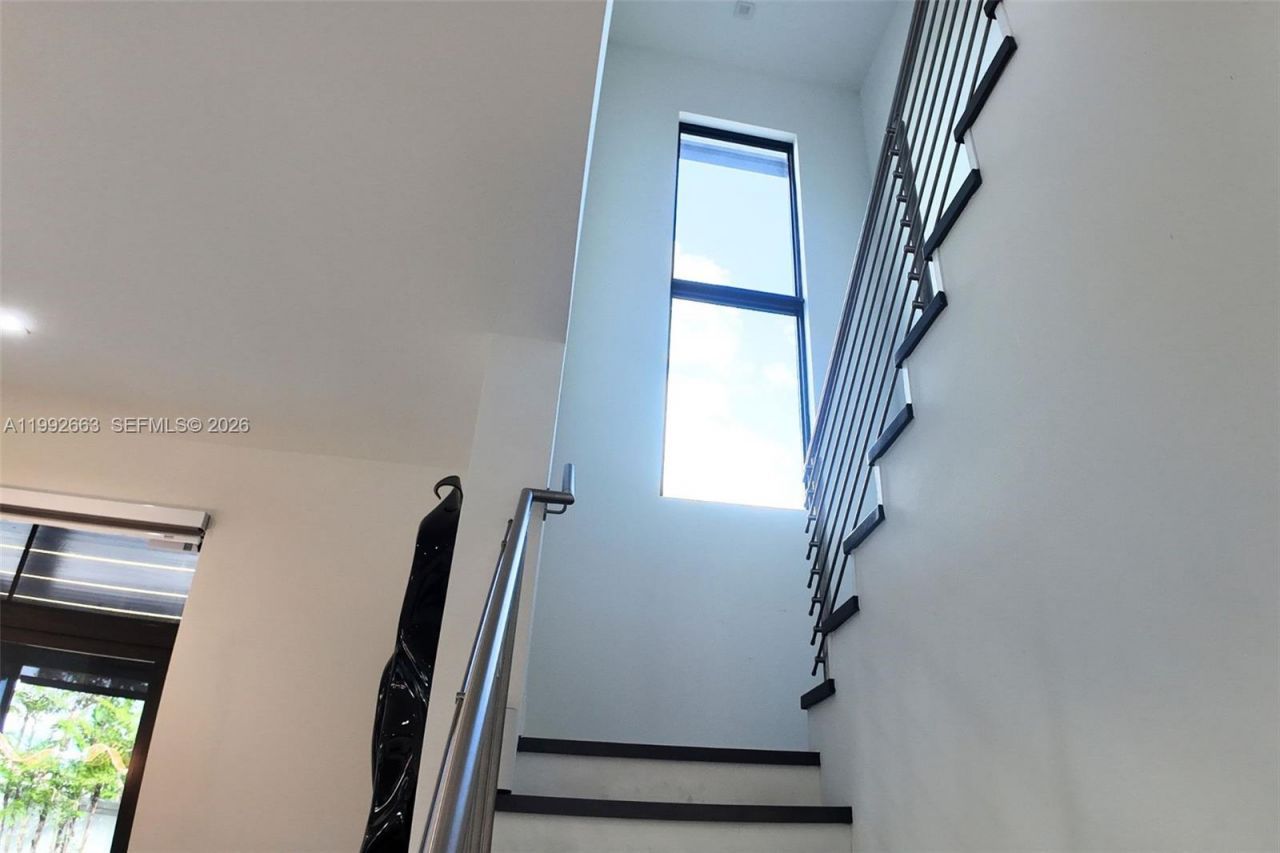 8002 NW 43rd St, Doral, FL 33166 Photo