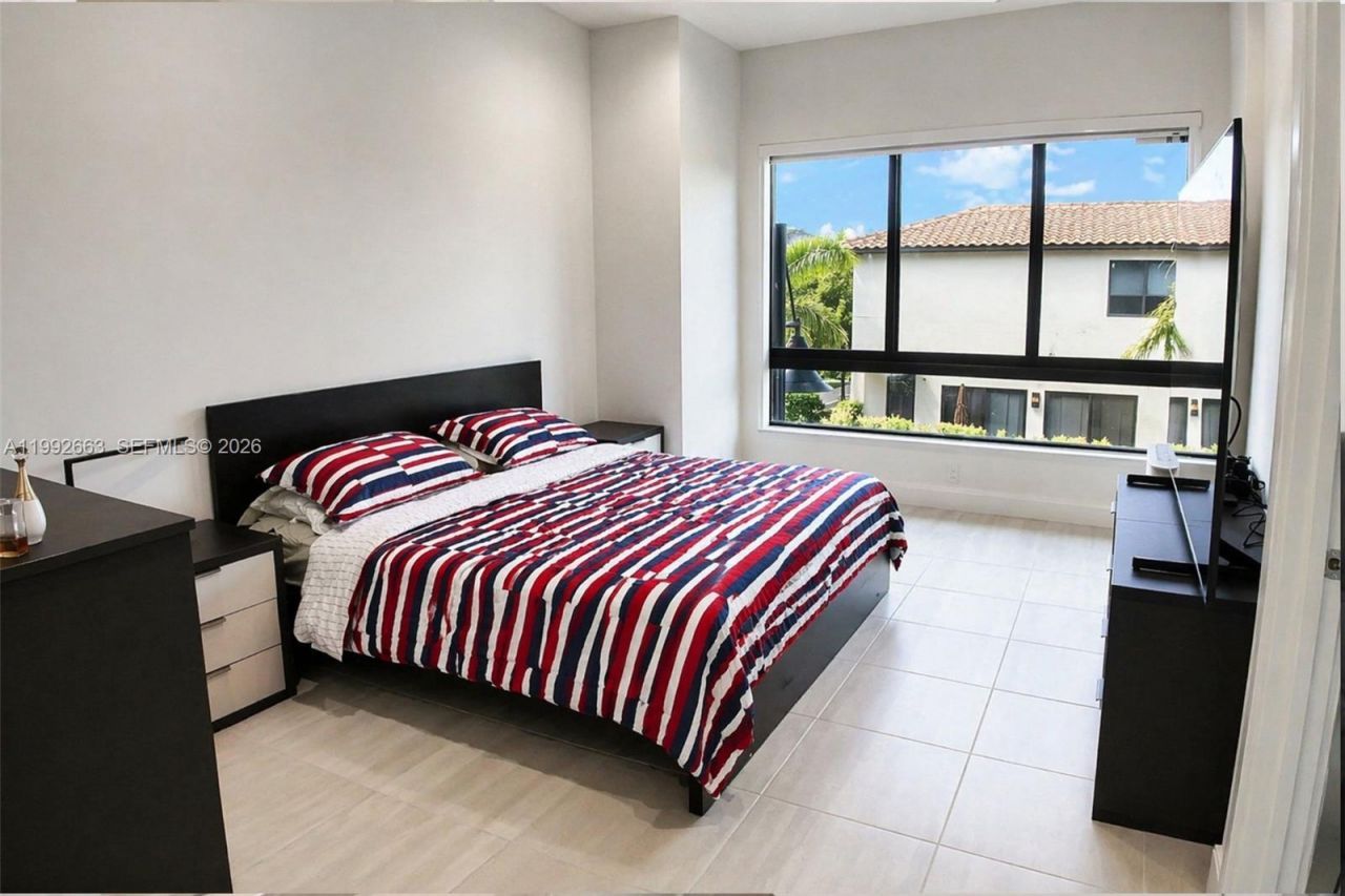 8002 NW 43rd St, Doral, FL 33166 Photo