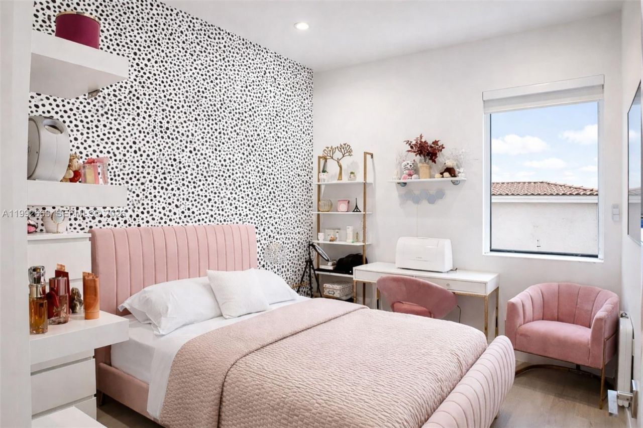 8002 NW 43rd St, Doral, FL 33166 Photo