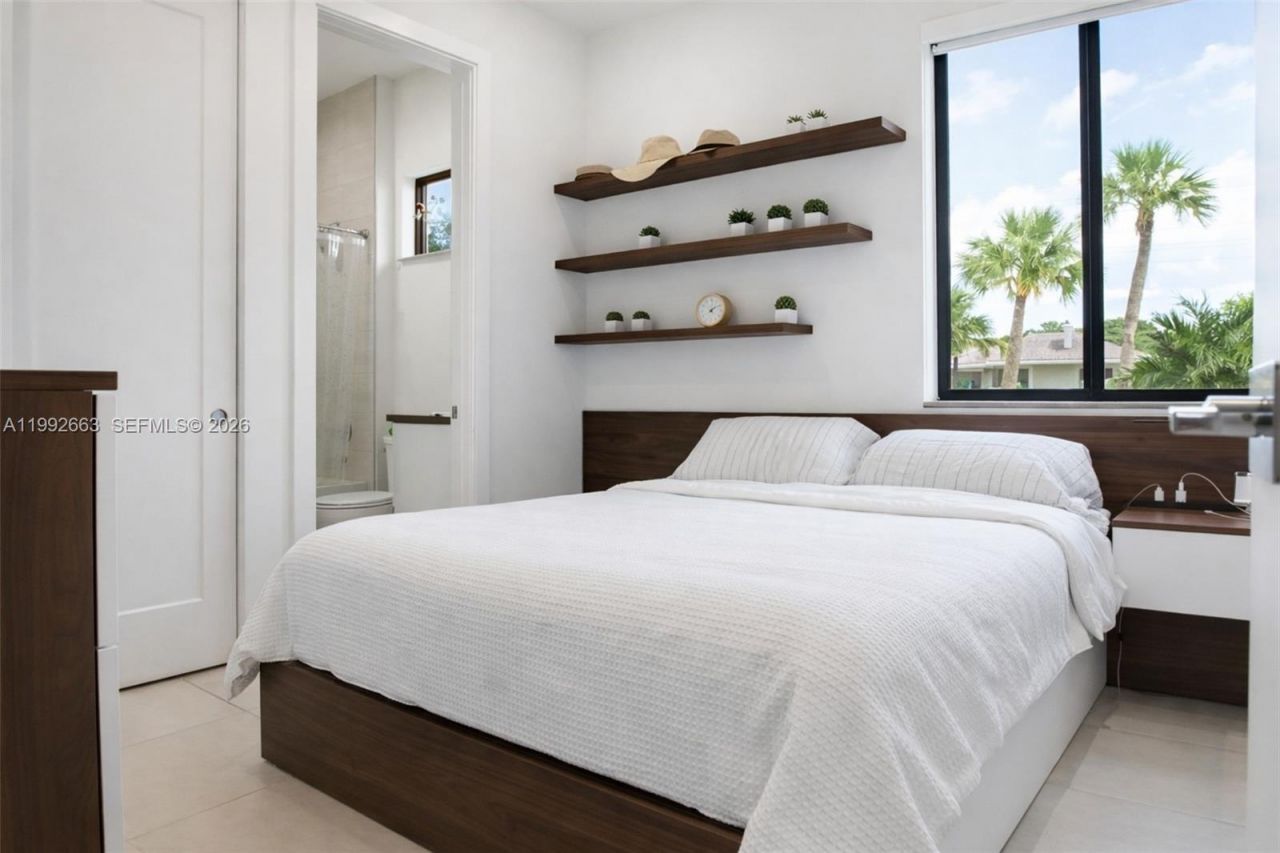 8002 NW 43rd St, Doral, FL 33166 Photo