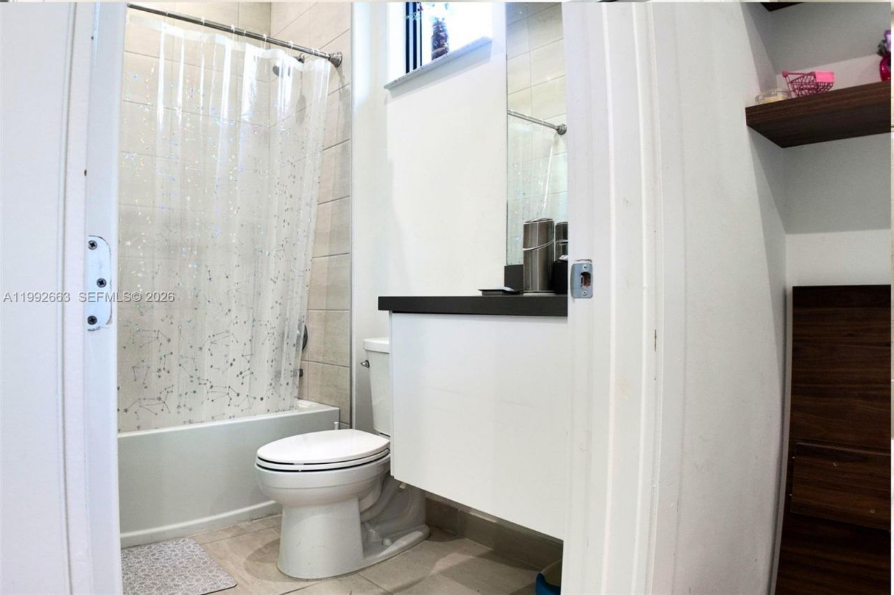 8002 NW 43rd St, Doral, FL 33166 Photo