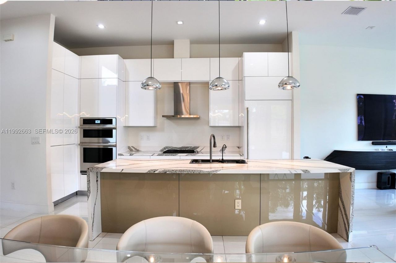 8002 NW 43rd St, Doral, FL 33166 Photo