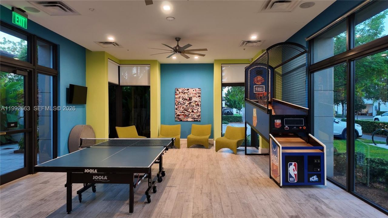 8002 NW 43rd St, Doral, FL 33166 Photo