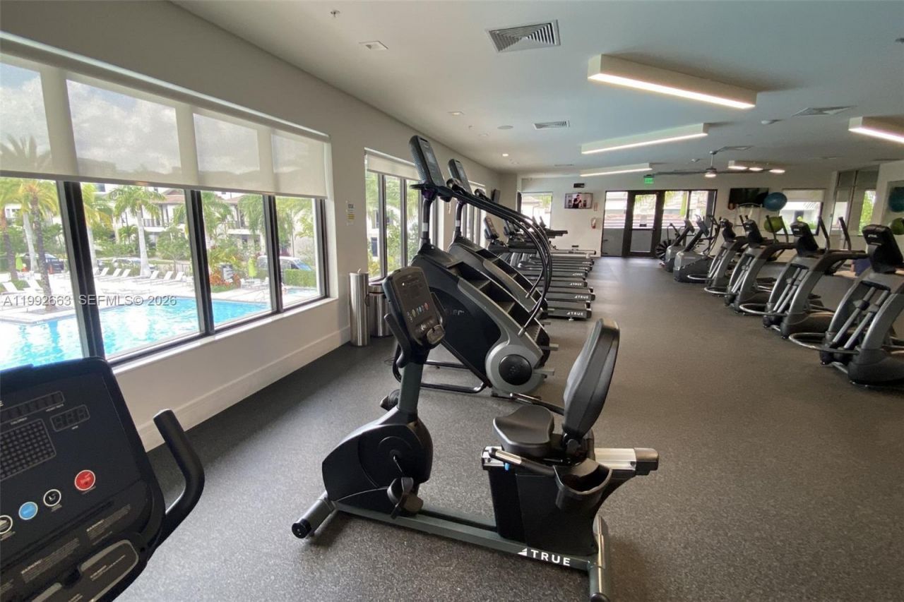 8002 NW 43rd St, Doral, FL 33166 Photo