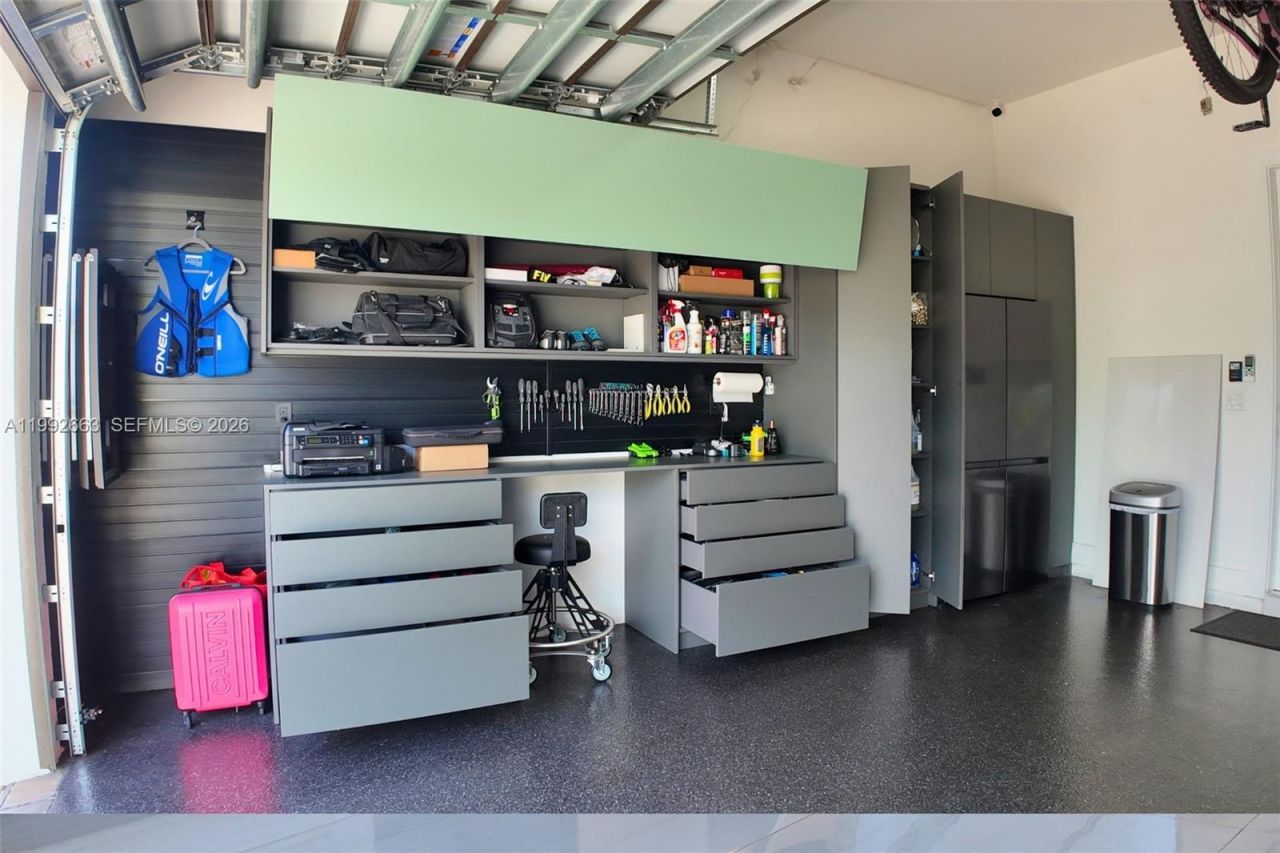 8002 NW 43rd St, Doral, FL 33166 Photo