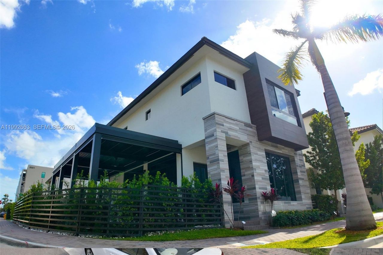 8002 NW 43rd St, Doral, FL 33166 Photo