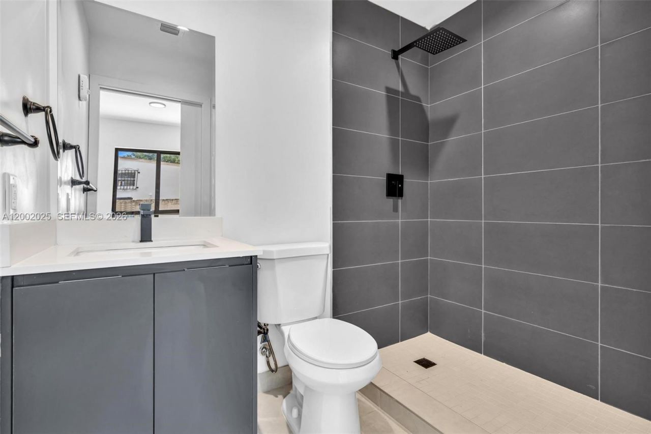 753 NW 30th St, Unit 3, Miami, FL 33127 Photo