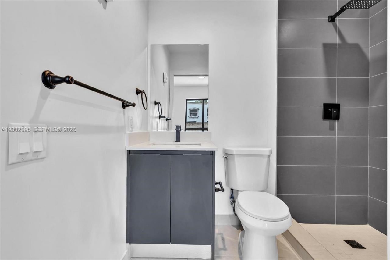 753 NW 30th St, Unit 3, Miami, FL 33127 Photo