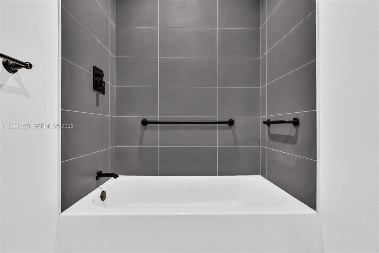 753 NW 30th St, Unit 3, Miami, FL 33127 Photo