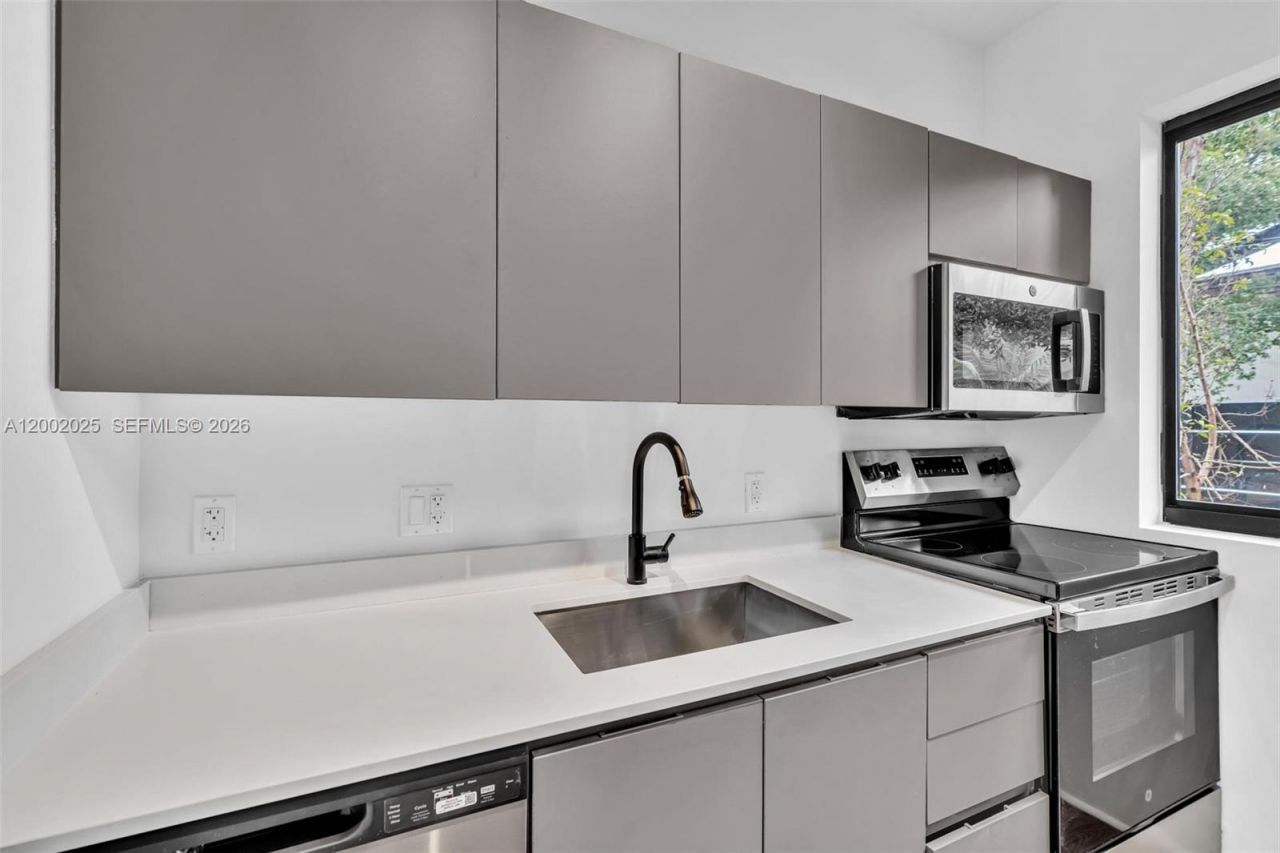 753 NW 30th St, Unit 3, Miami, FL 33127 Photo