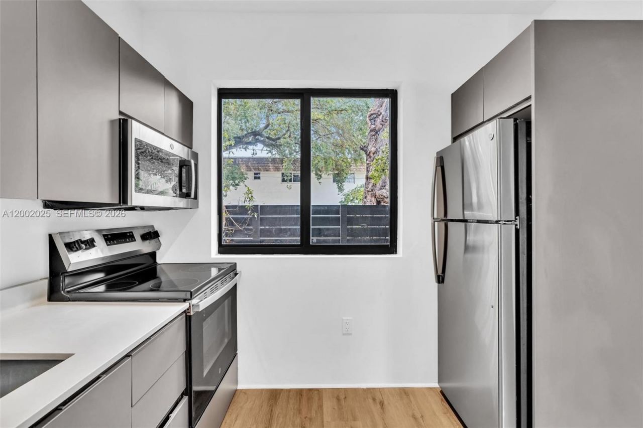 753 NW 30th St, Unit 3, Miami, FL 33127 Photo