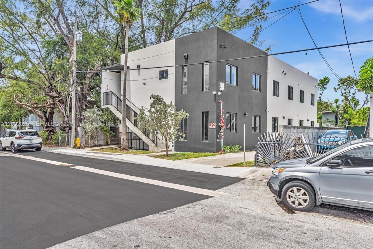 753 NW 30th St, Unit 3, Miami, FL 33127 Photo
