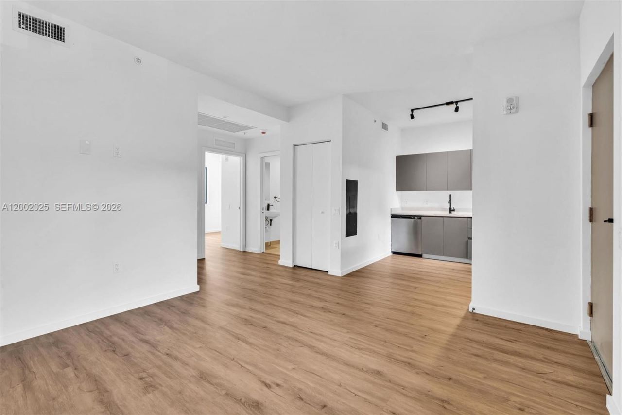 753 NW 30th St, Unit 3, Miami, FL 33127 Photo