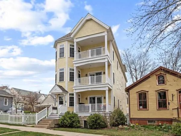 224 E Lloyd STREET, Milwaukee, WI 53212