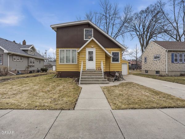 1314 COTTONWOOD Street , Grand Forks, ND 58201