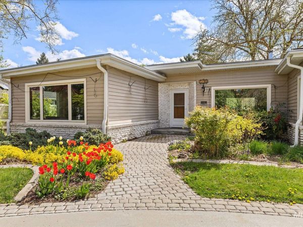 3195 N Mountain View Dr, Boise, ID 83704