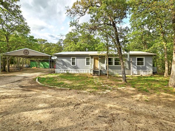 124 Coyote LN, Elgin, TX 78621