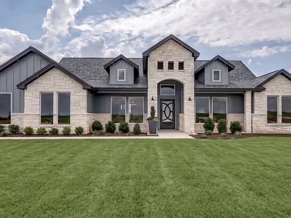 136 Sunset, La Vernia, TX 78121