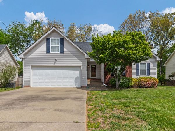 1097 Gunpoint Dr, Clarksville, TN 37042