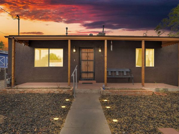 432 La Vega Drive SW, Albuquerque, NM 87105