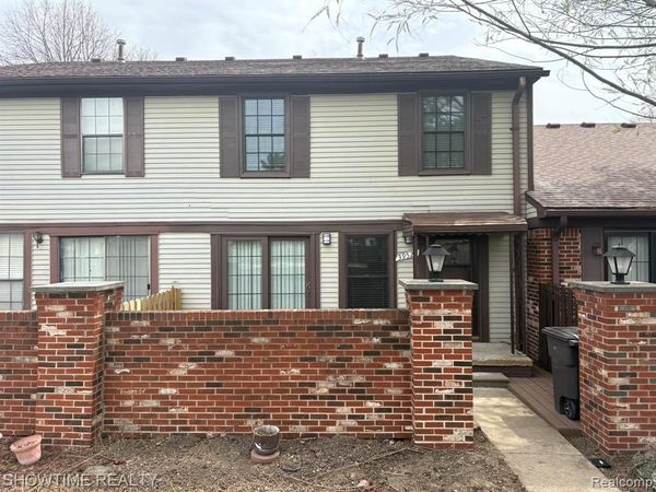 39525 Heatherheath Drive, Clinton Twp, MI 48038