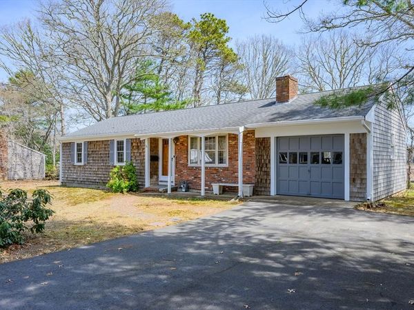 22 Longfellow Dr, Barnstable, MA 02632