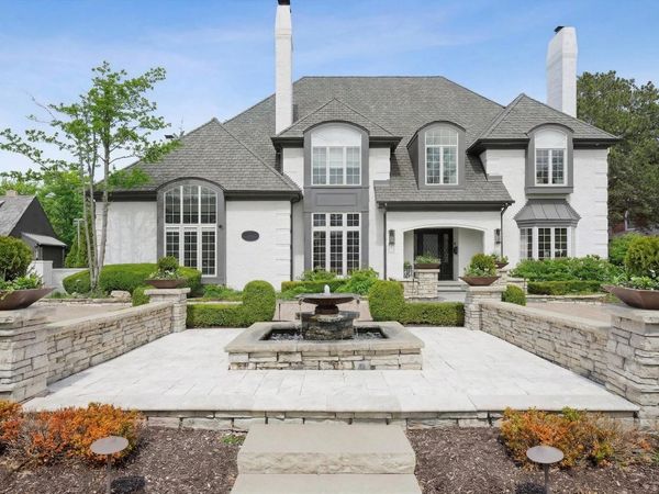 21 E 8th Street, Hinsdale, IL 60521