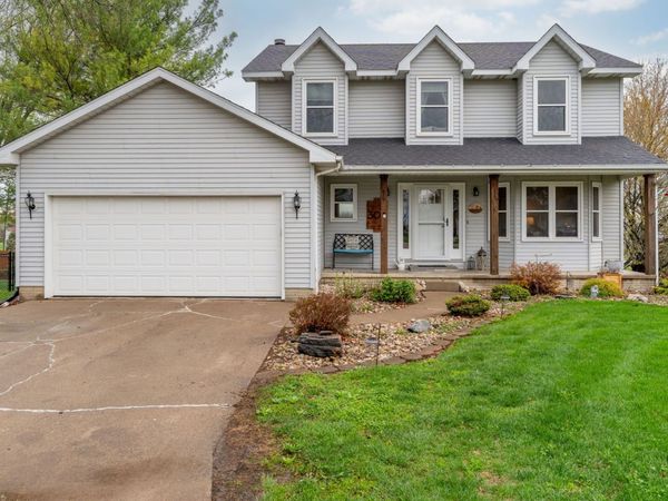 308 E Brownlie Lane , Long Grove, IA 52756
