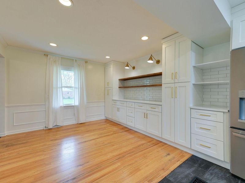 1570 Oakview Drive, Columbus, OH 43235 Photo 11