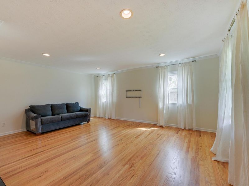 1570 Oakview Drive, Columbus, OH 43235 Photo 13