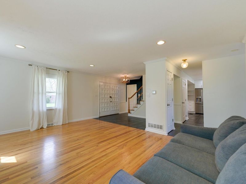 1570 Oakview Drive, Columbus, OH 43235 Photo 15