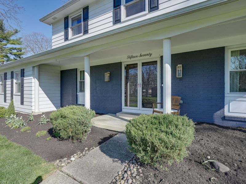 1570 Oakview Drive, Columbus, OH 43235 Photo 3